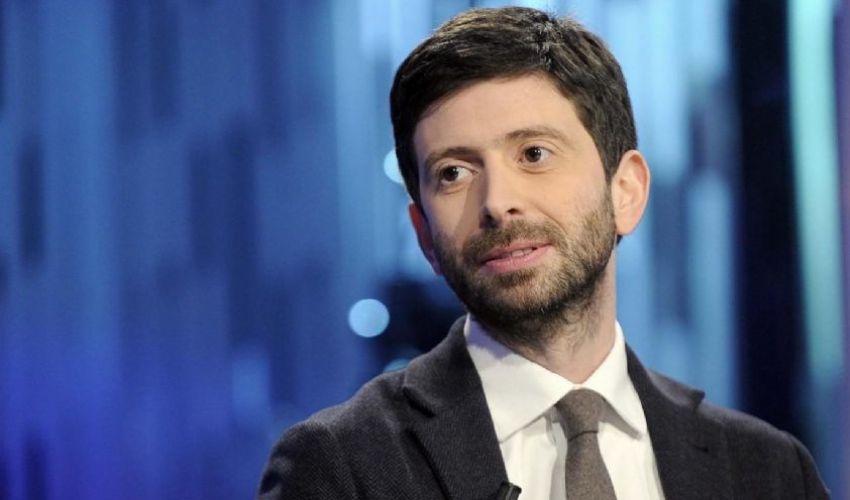 Covid-19, il Governo ha deciso, chiuse le discoteche e stretta sulle mascherine