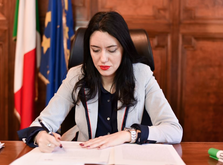 Scuola, la Ministra Azzolina scrive al Presidente Decaro: “Enti locali segnalino ulteriori criticità”
