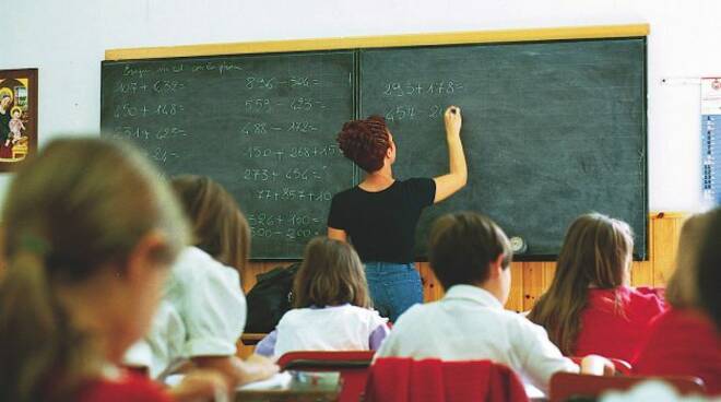 Scuola. Pubblicate le indicazioni operative per la gestione dei casi e focolai di SARS-CoV-2